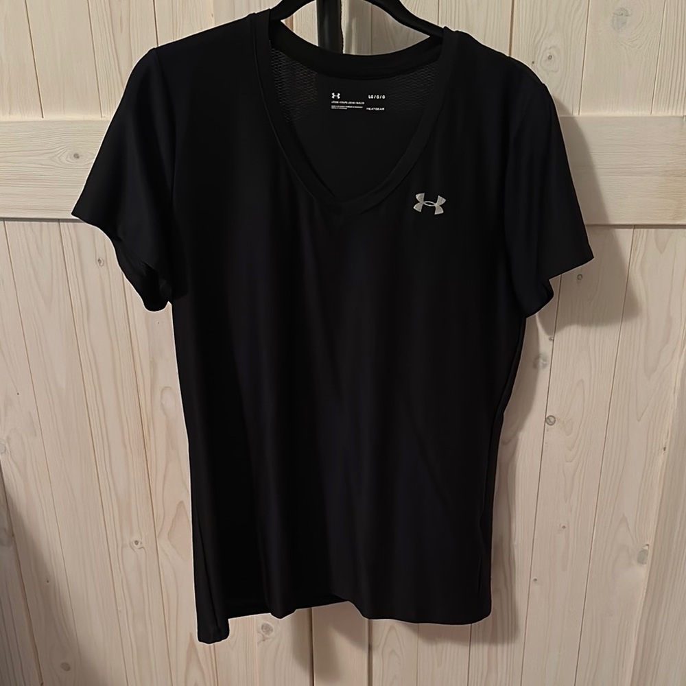 Under Armour Women's Black V-Neck Top, LN